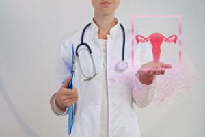 Pozna nosečnost: objektiven pogled znanstvenikov o materinstvu po 40 letih