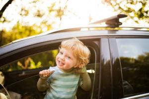 Zakaj otroci sami ne morejo pustiti v avtu poleti