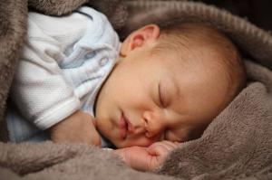 5 situacij, ko ne more storiti brez pomoči svetovalca za otroški spanec