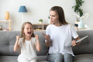 Kako pohvaliti otroka in pogovor z njim, če ima kaj ne dela
