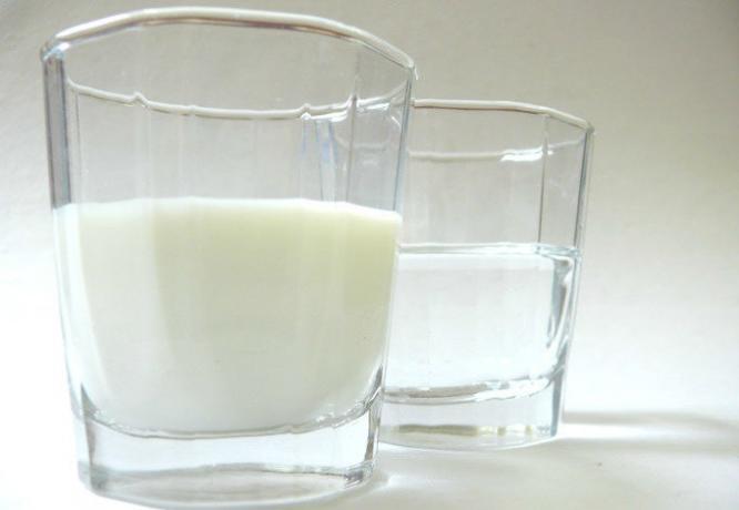 Mleko in mineralna voda - mleko in mineralno vodo