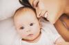 Lestvice in skorja na glavi pri dojenčkih: 3 razlogov in na pravi način za čiščenje
