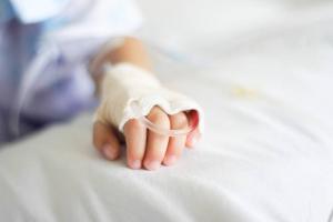 10 pogosti primeri, ko otrok dobi hude opekline doma: Nasveti, Combustiology zdravnika