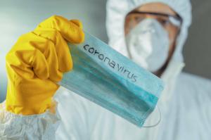 Lahko napovemo hud koronavirus: zdravniki so imenovali nevaren simptom