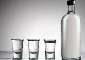 Katere alkohol lahko razredčimo z vodo