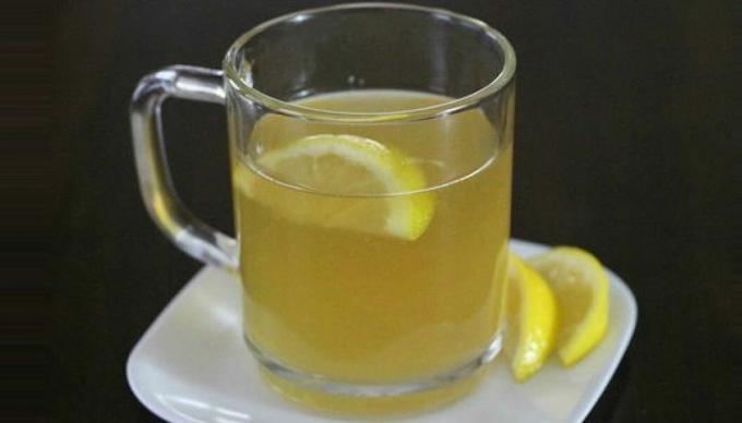 Topla voda z limono - toplo vodo z limono