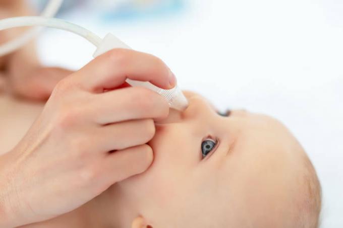 Ali je možno dojenčku mleko kapljati v nos: odgovarja dr. Komarovsky