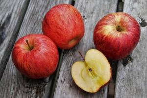 5 razlogov, zakaj morate jesti jabolka