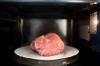 Zakaj mesa ne morete odtajati v mikrovalovni pečici