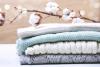 Puhovke, puloverji in nogavice: kako pravilno skrbeti za zimsko garderobo