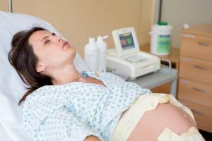 Top 10 načinov za zmanjšanje bolečine pri porodu s pomočjo kitajske akupresure