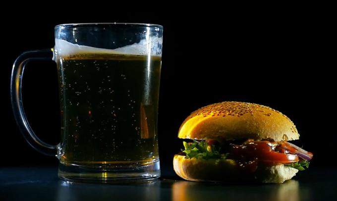 Hamburger in pivo - Burger in pivo