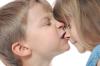 Zobje srbijo: kako otroka odvaditi grizenja