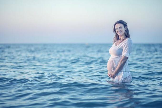 Kako izbrati prave kopalke za nosečnico: vrhunski nasveti