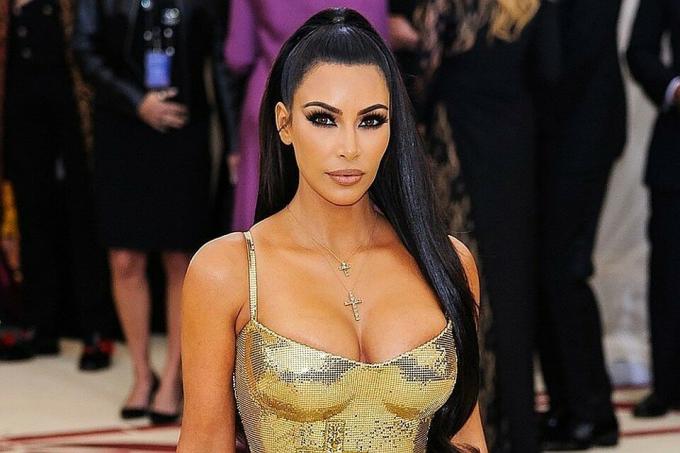 Kim Kardashian se ne pokriva neobstoječih alergije na gluten, ampak ne jedo veliko zvitkov.
