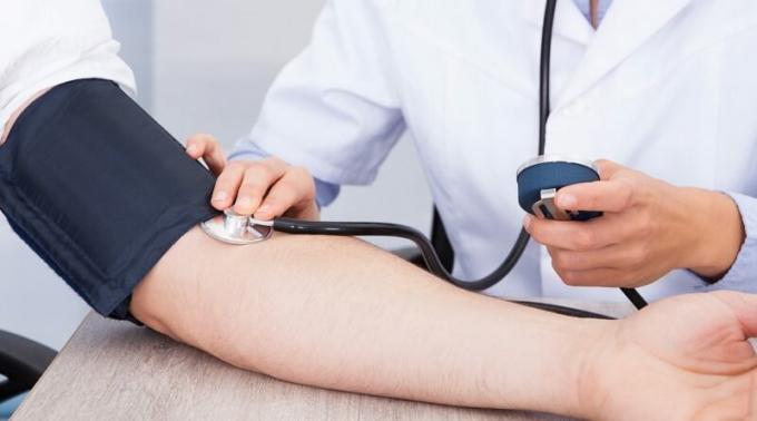 Pazite na krvni tlak, v času opravljanja zdravniško pomoč