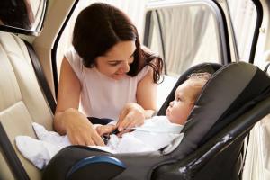 Kako prihranite denar in kupite kakovostne avto sedež za vašega otroka?