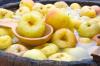 4 jabolka Postopek uriniranju