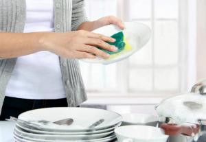 Kako narediti varno sredstvo za pomivanje posode z lastnimi rokami